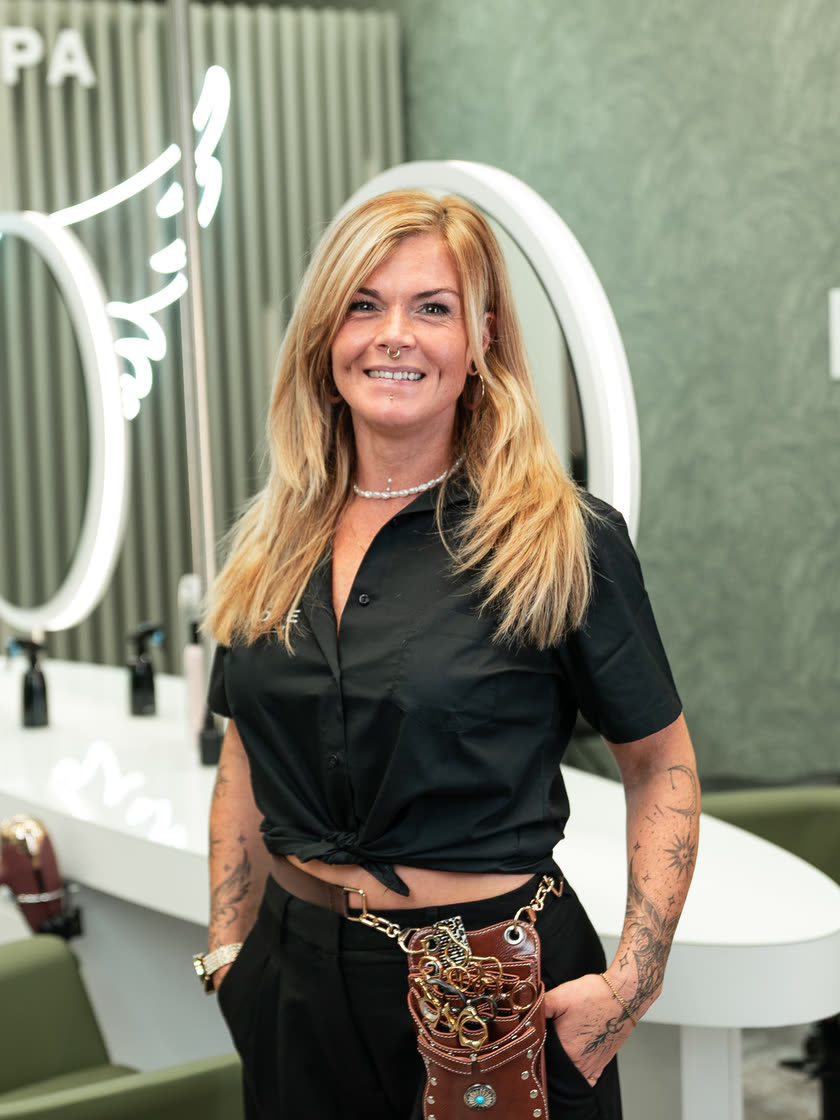 Bea, Friseurin bei Rose — Hair & Beauty